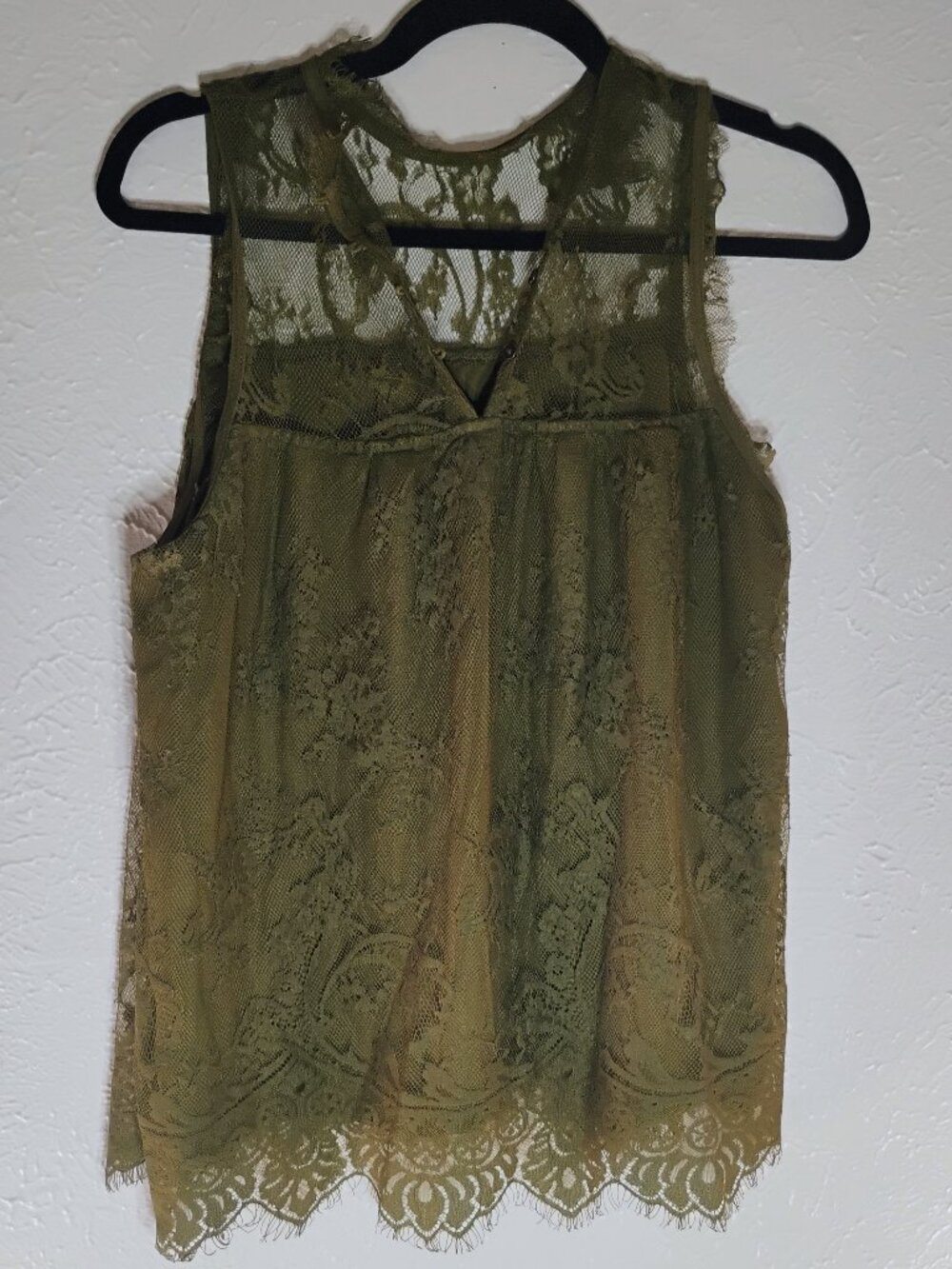 Xhilaration Army Green Lace V-Neck Tank Top Blouse Women's Size Large